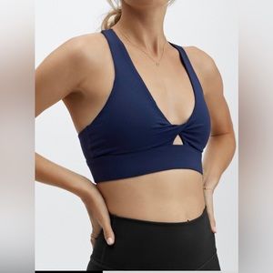Fabletics | Oasis Twist Front Sports Bra Size Medium Blue